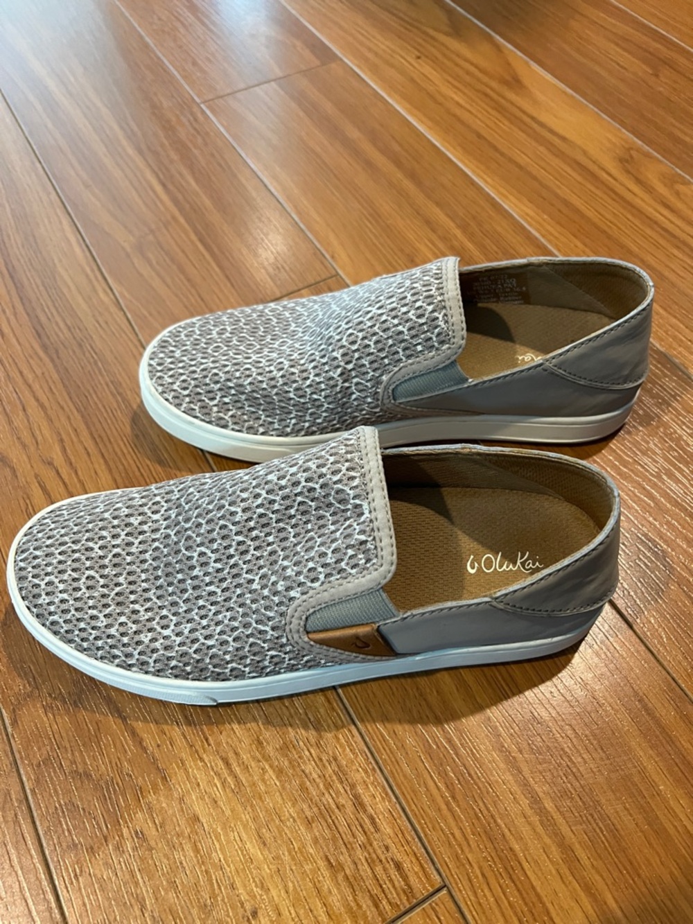Gently used OluKai BreathableSlip-On Shoes in Light Grey Size 6.5